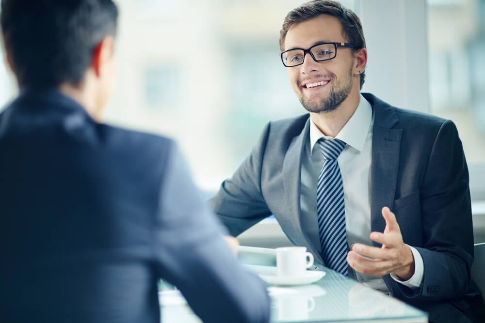 Mannen in gesprek