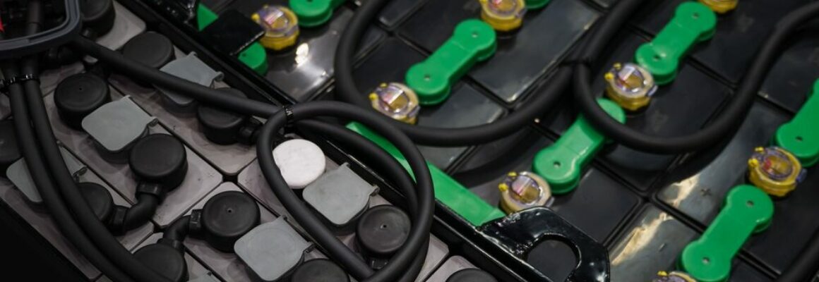 Van Oers Corporate Finance heeft Europese markleider TAB batteries ondersteund bij de overname van R&W traktiebatterijen.